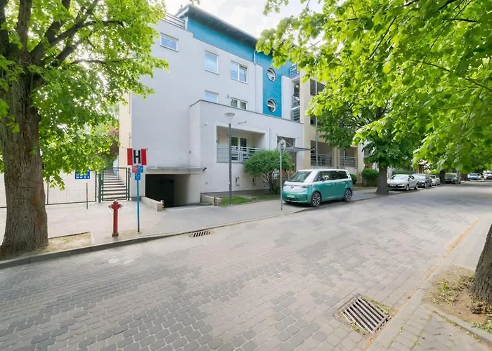 Apartment Smart With Parking & Balcony In By Renters