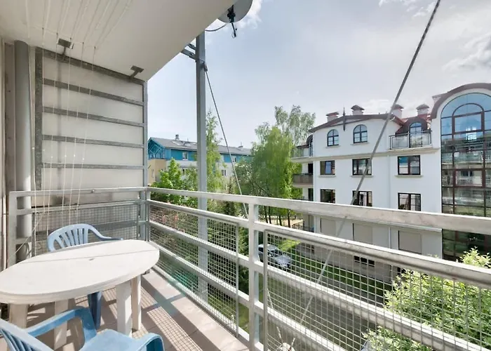 Smart With Parking & Balcony In By Renters *